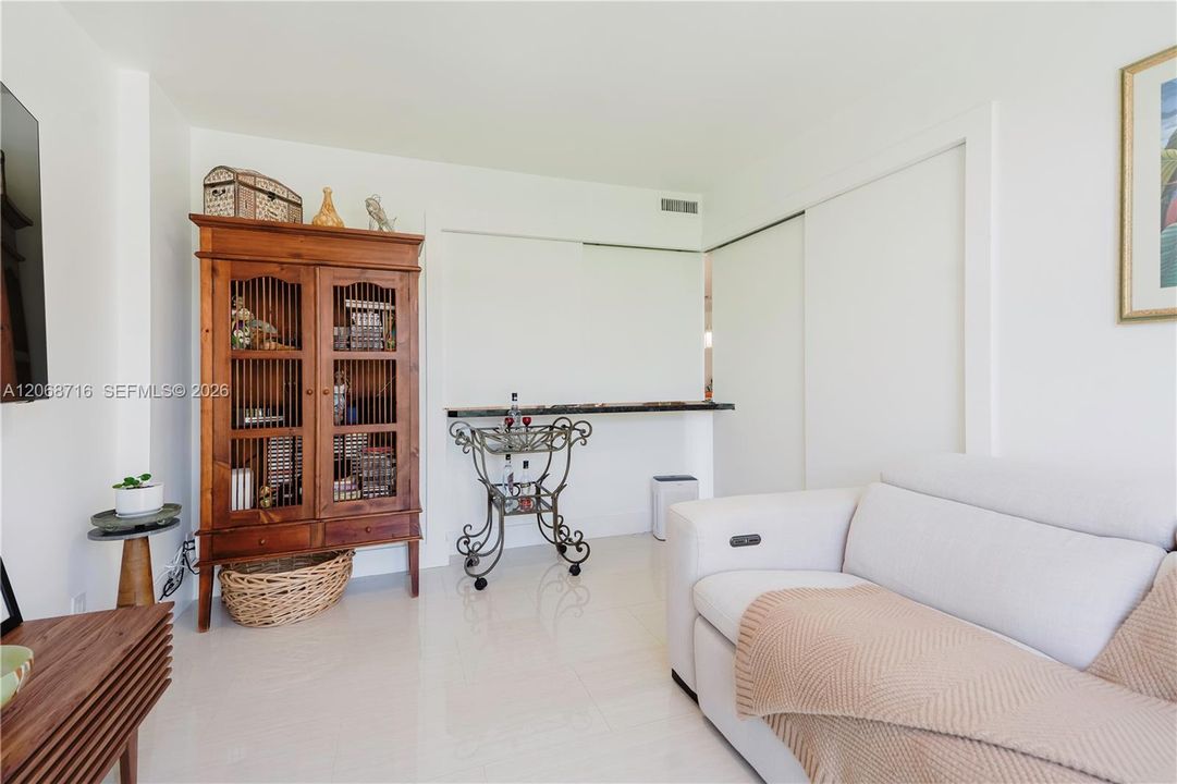 Activo con contrato: $365,000 (2 camas, 2 baños, 1130 Pies cuadrados)