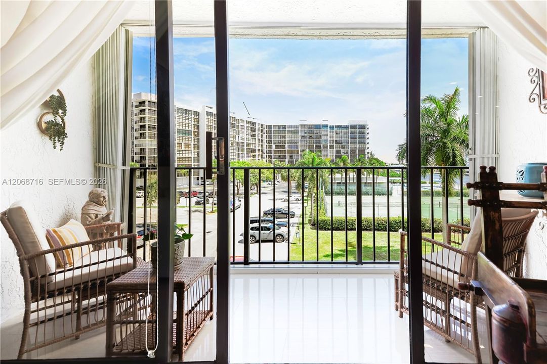 Activo con contrato: $365,000 (2 camas, 2 baños, 1130 Pies cuadrados)