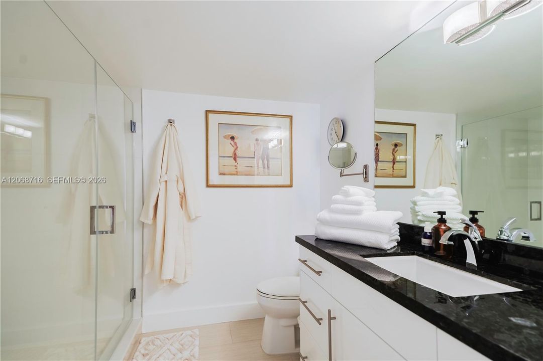 Activo con contrato: $365,000 (2 camas, 2 baños, 1130 Pies cuadrados)