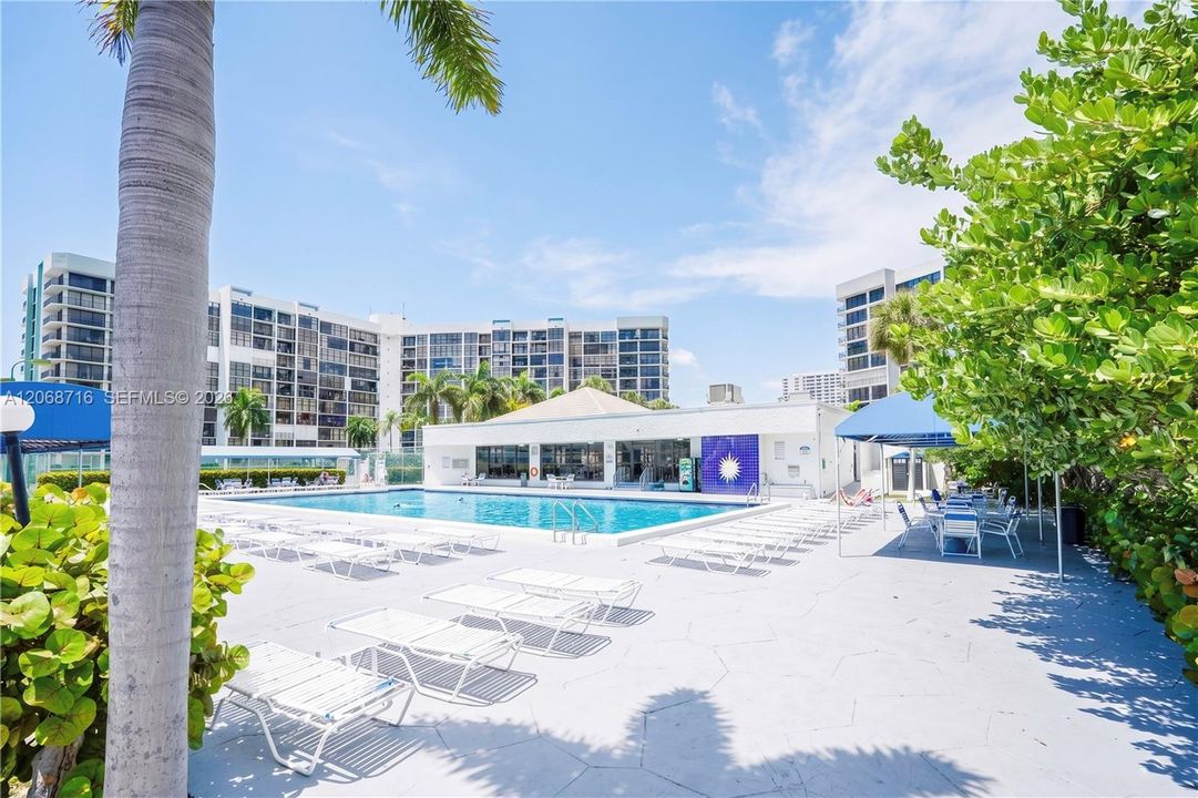 Activo con contrato: $365,000 (2 camas, 2 baños, 1130 Pies cuadrados)