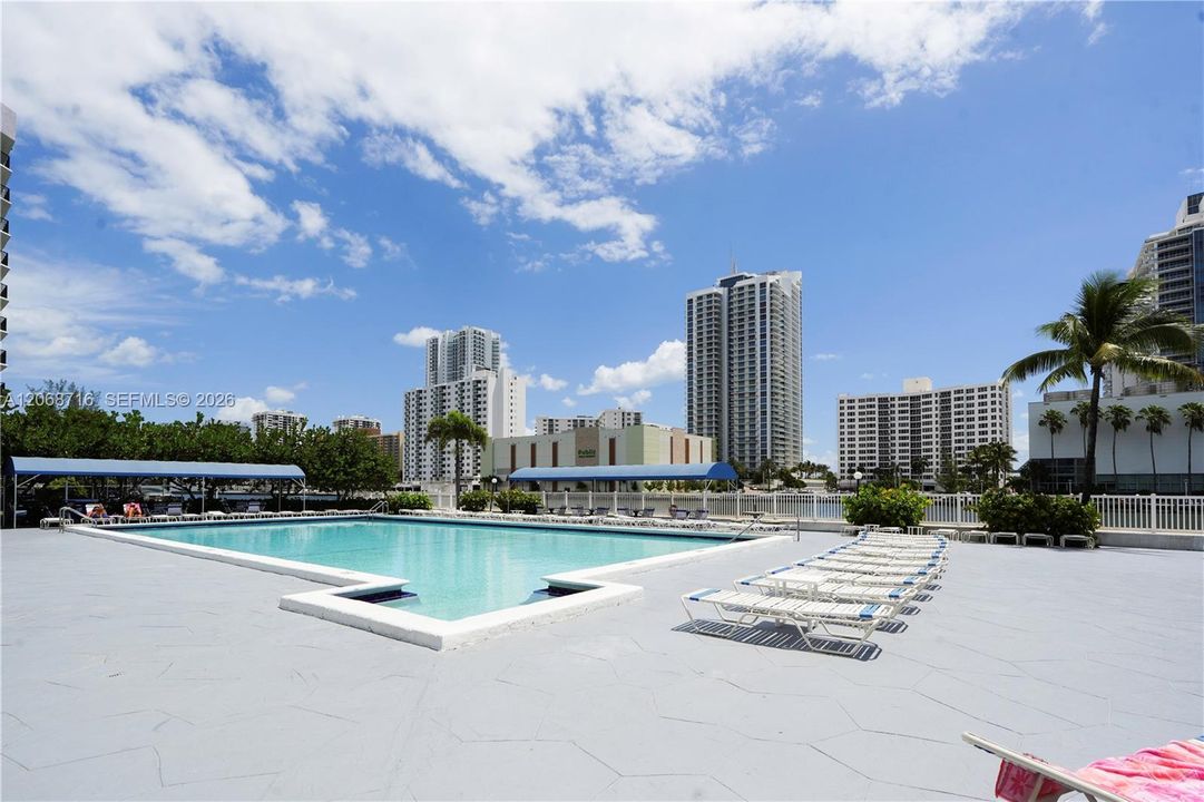 Activo con contrato: $365,000 (2 camas, 2 baños, 1130 Pies cuadrados)