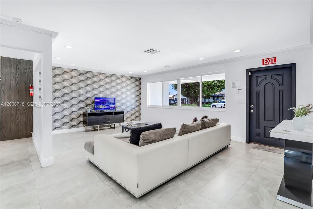 For Rent: $5,000 (3 beds, 2 baths, 1662 Square Feet)
