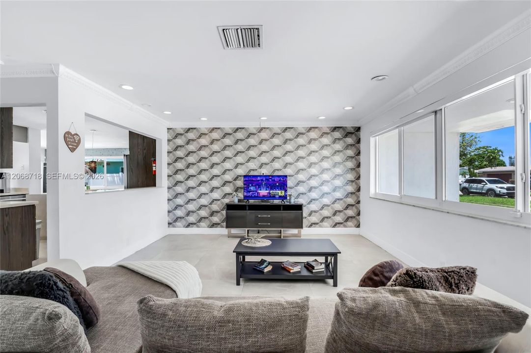 For Rent: $5,000 (3 beds, 2 baths, 1662 Square Feet)