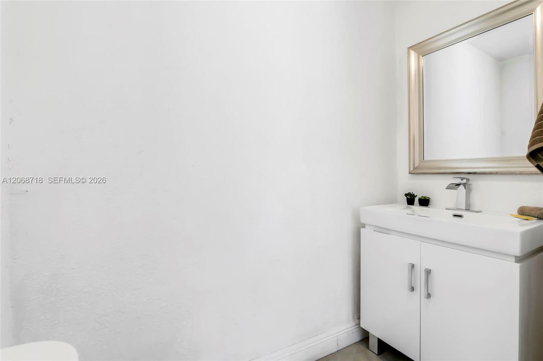 For Rent: $5,000 (3 beds, 2 baths, 1662 Square Feet)