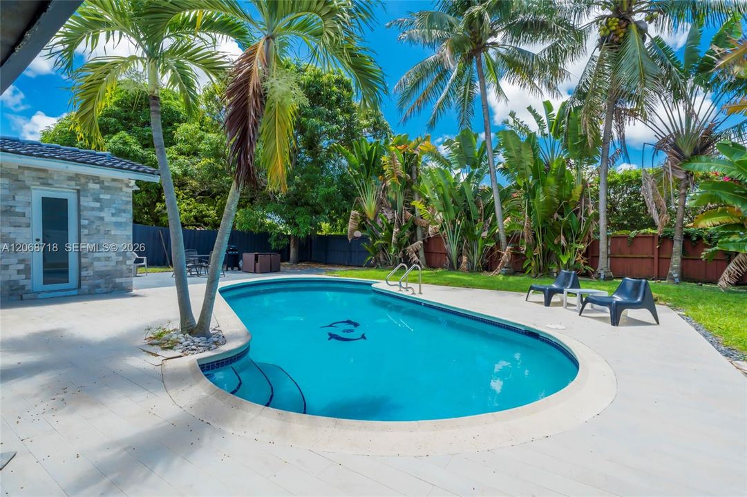 For Rent: $5,000 (3 beds, 2 baths, 1662 Square Feet)
