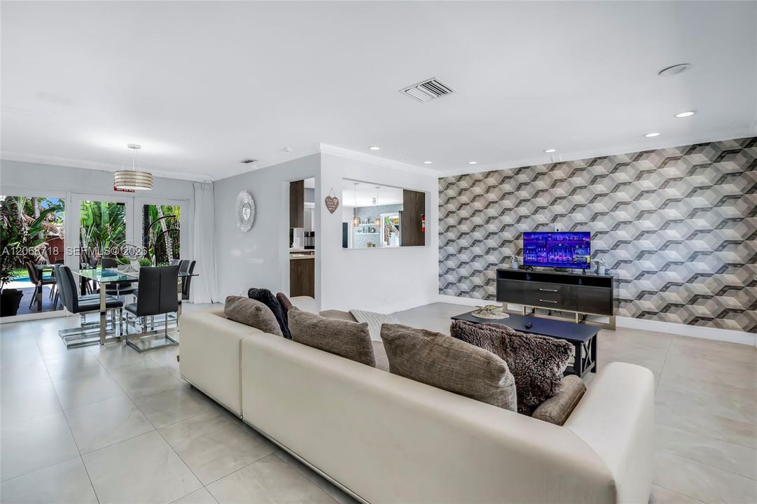 For Rent: $5,000 (3 beds, 2 baths, 1662 Square Feet)