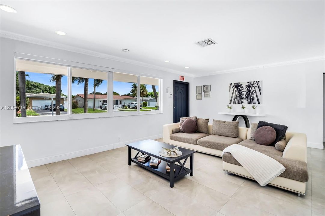 For Rent: $5,000 (3 beds, 2 baths, 1662 Square Feet)