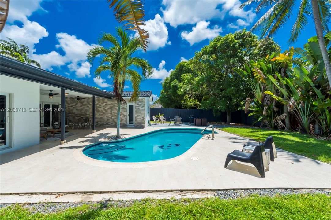 For Rent: $5,000 (3 beds, 2 baths, 1662 Square Feet)