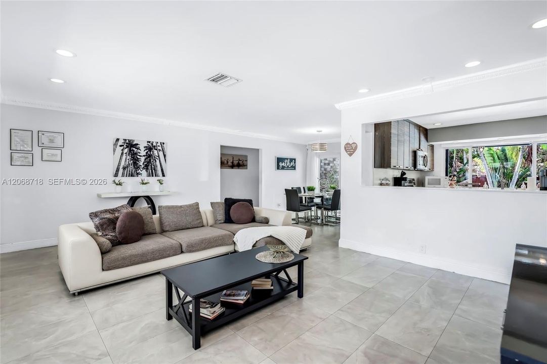 For Rent: $5,000 (3 beds, 2 baths, 1662 Square Feet)