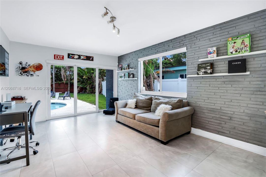 For Rent: $5,000 (3 beds, 2 baths, 1662 Square Feet)
