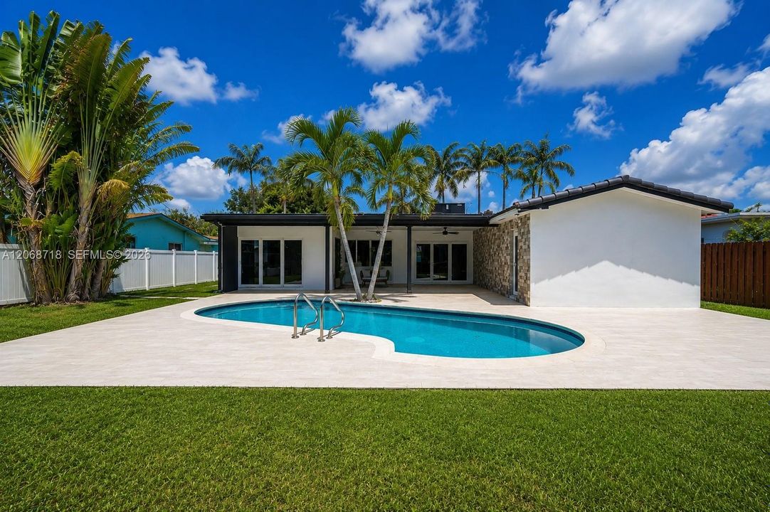 For Rent: $5,000 (3 beds, 2 baths, 1662 Square Feet)