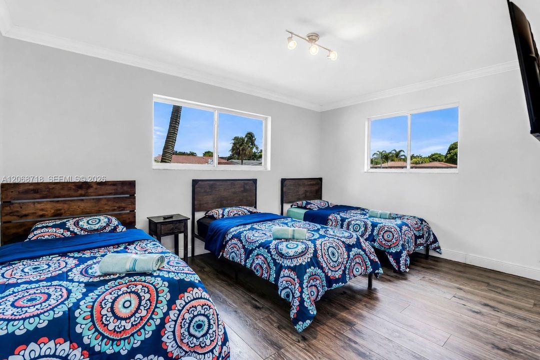 For Rent: $5,000 (3 beds, 2 baths, 1662 Square Feet)