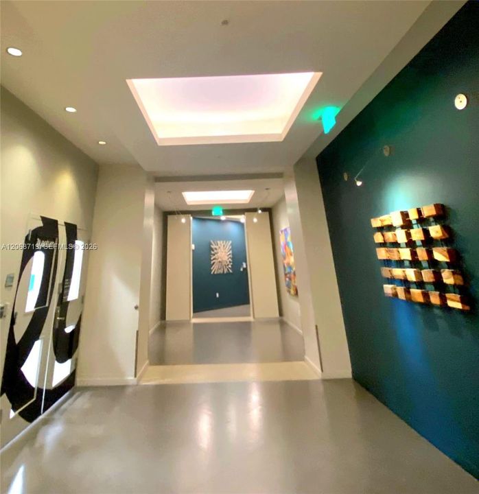 Active With Contract: $2,450 (0 beds, 1 baths, 594 Square Feet)