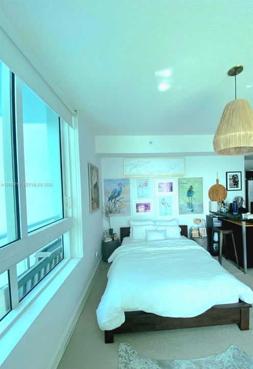 Active With Contract: $2,450 (0 beds, 1 baths, 594 Square Feet)