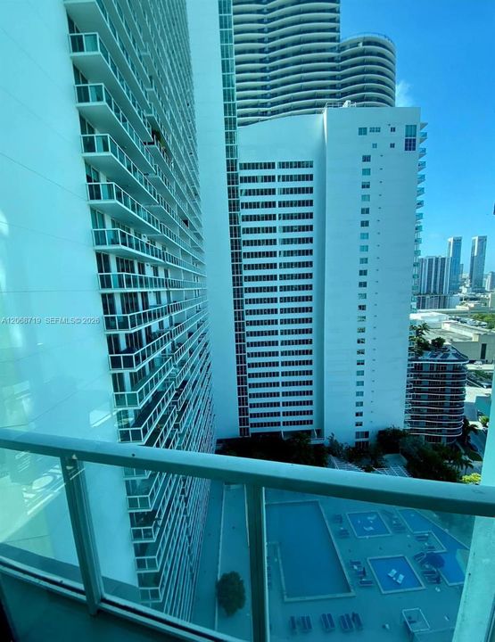Active With Contract: $2,450 (0 beds, 1 baths, 594 Square Feet)