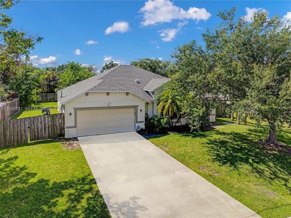 For Sale: $395,000 (3 beds, 2 baths, 1809 Square Feet)