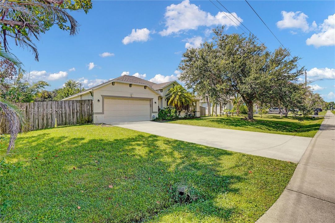 For Sale: $395,000 (3 beds, 2 baths, 1809 Square Feet)