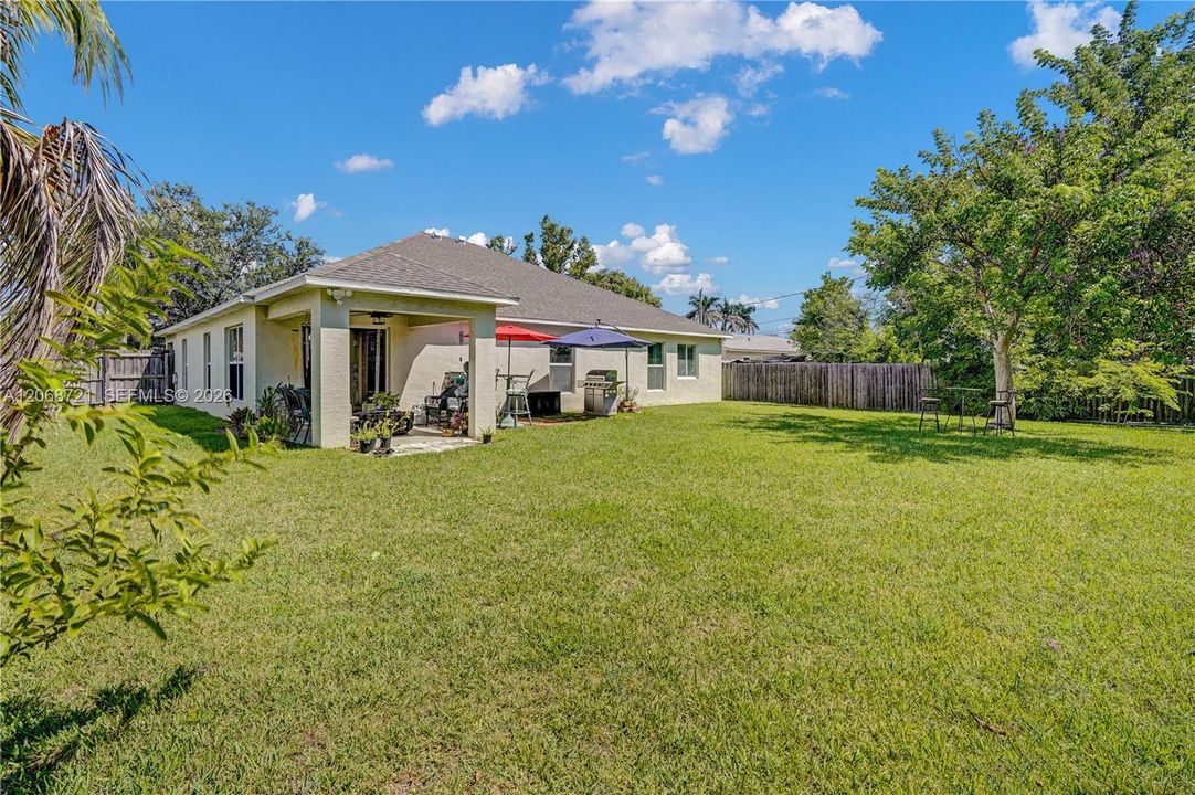 For Sale: $395,000 (3 beds, 2 baths, 1809 Square Feet)