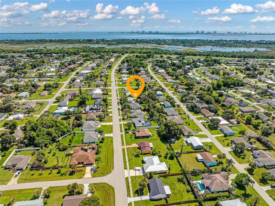 For Sale: $395,000 (3 beds, 2 baths, 1809 Square Feet)