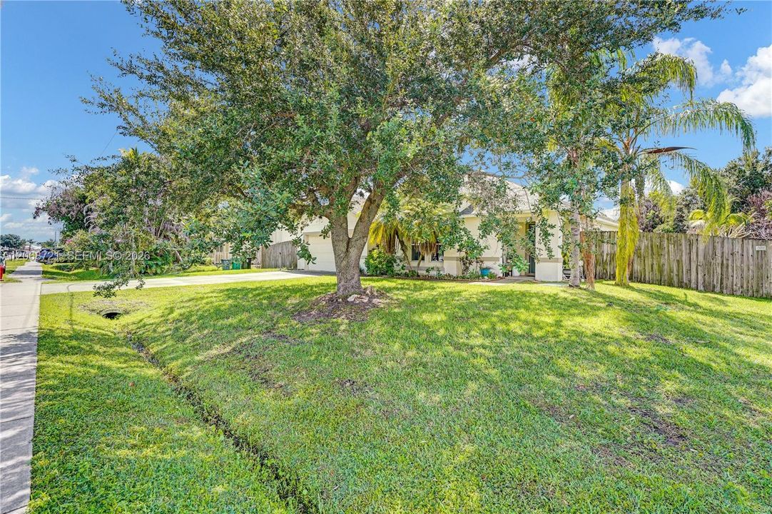 For Sale: $395,000 (3 beds, 2 baths, 1809 Square Feet)