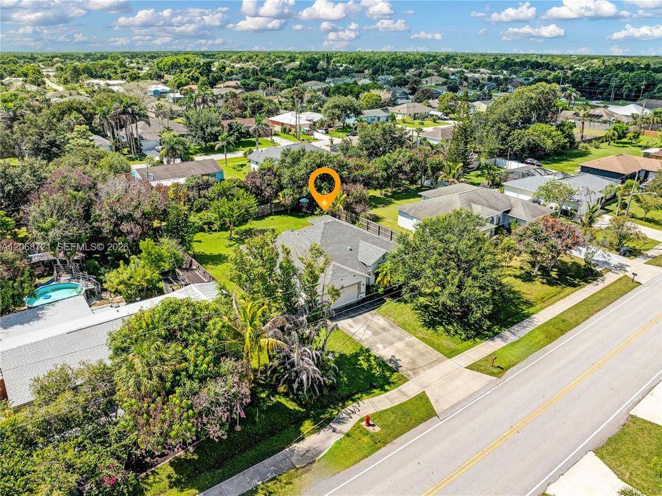 For Sale: $395,000 (3 beds, 2 baths, 1809 Square Feet)