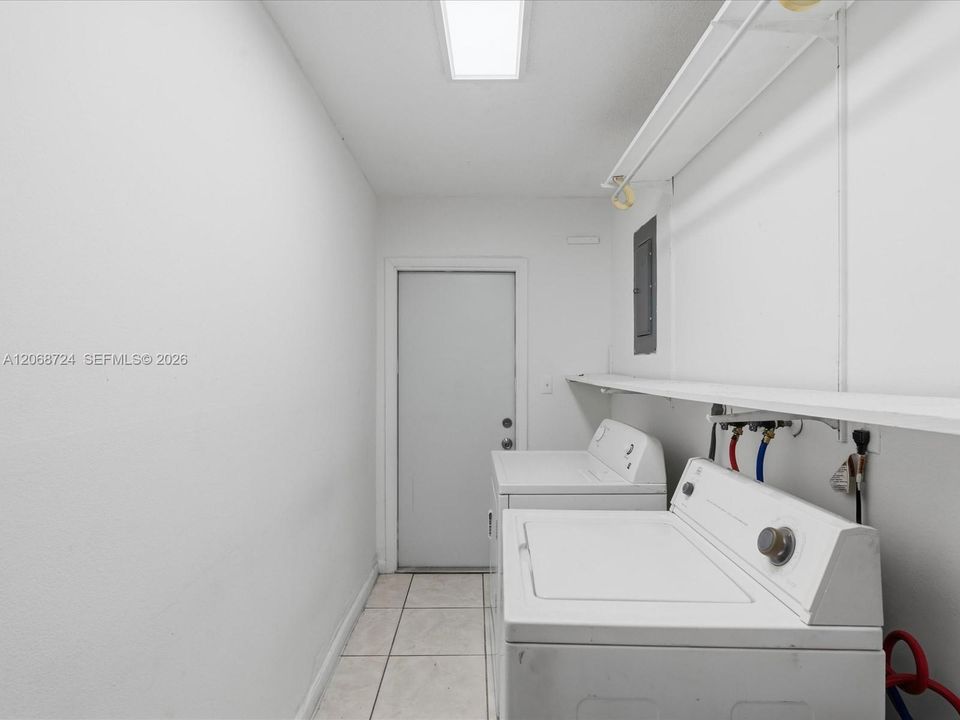 Activo con contrato: $500,000 (0 camas, 0 baños, 1929 Pies cuadrados)