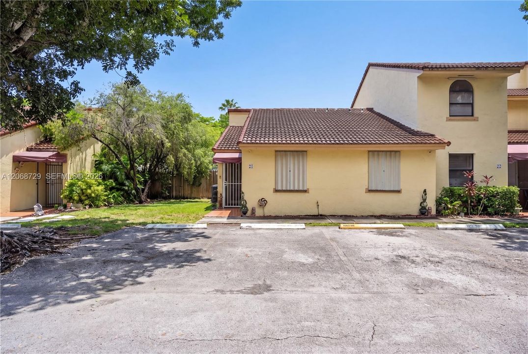 For Sale: $425,000 (3 beds, 2 baths, 1196 Square Feet)