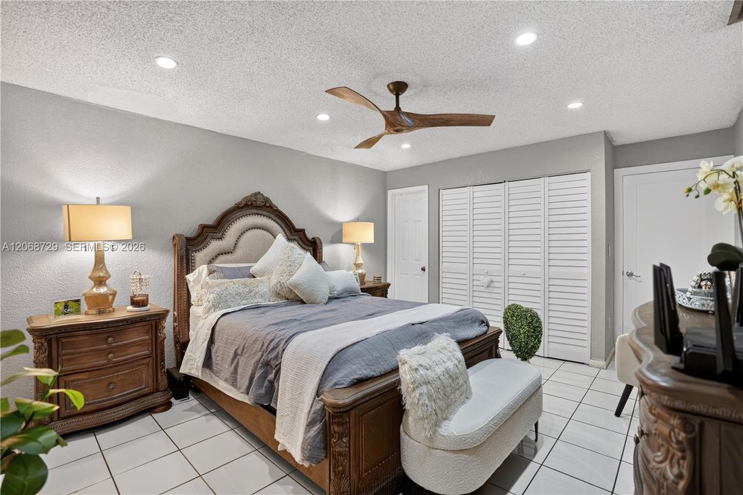 For Sale: $425,000 (3 beds, 2 baths, 1196 Square Feet)