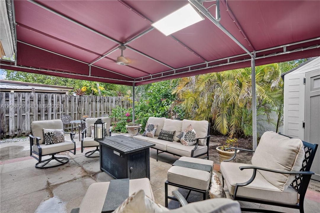 For Sale: $425,000 (3 beds, 2 baths, 1196 Square Feet)