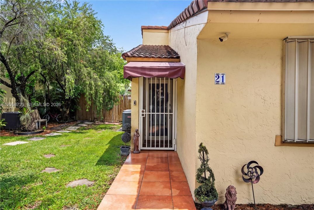For Sale: $425,000 (3 beds, 2 baths, 1196 Square Feet)