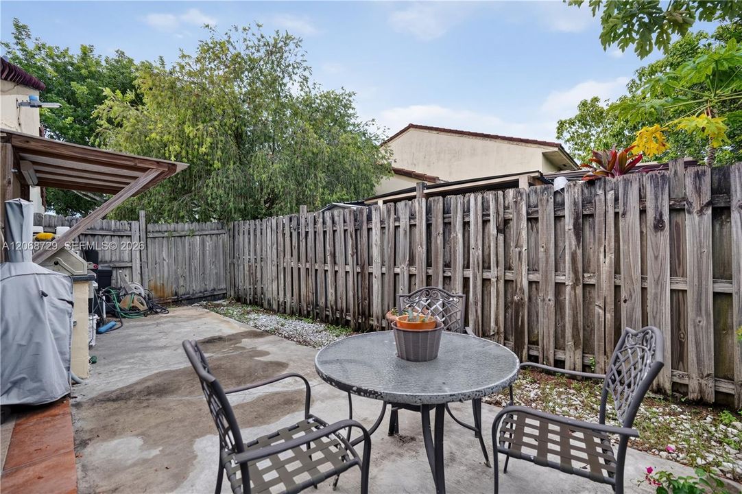 For Sale: $425,000 (3 beds, 2 baths, 1196 Square Feet)
