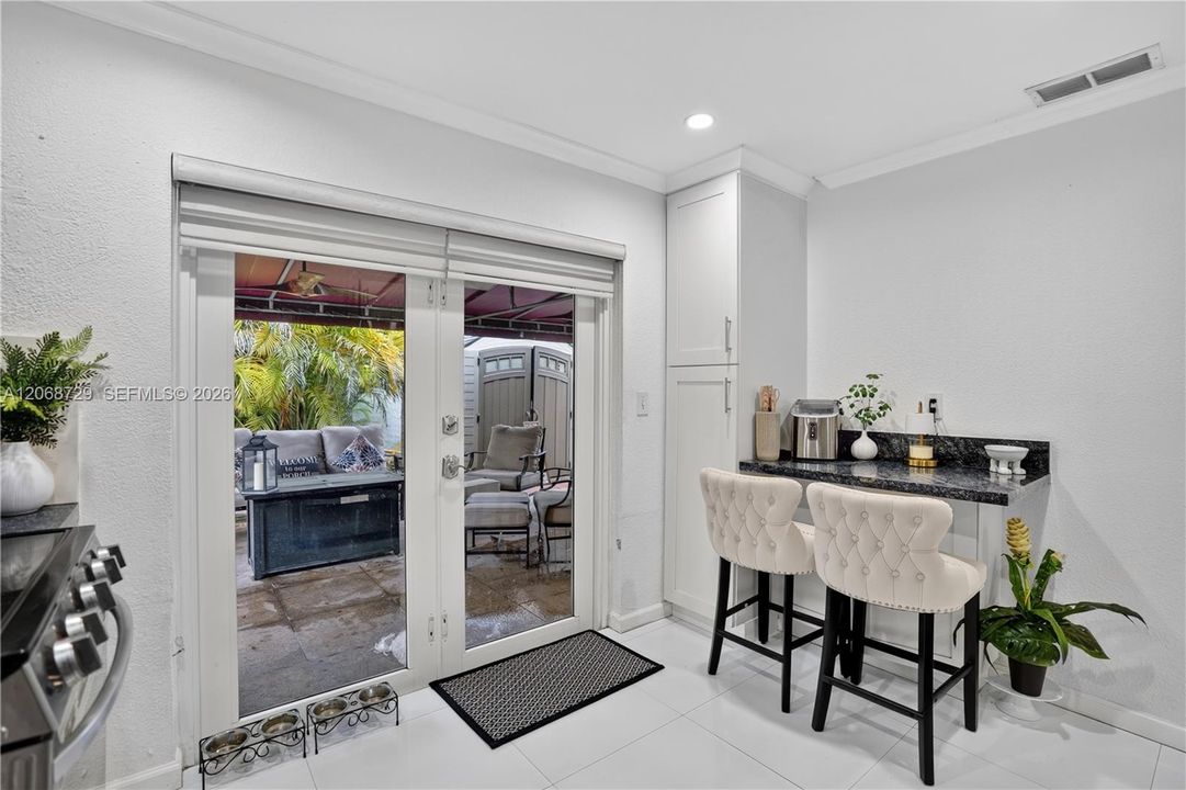 For Sale: $425,000 (3 beds, 2 baths, 1196 Square Feet)