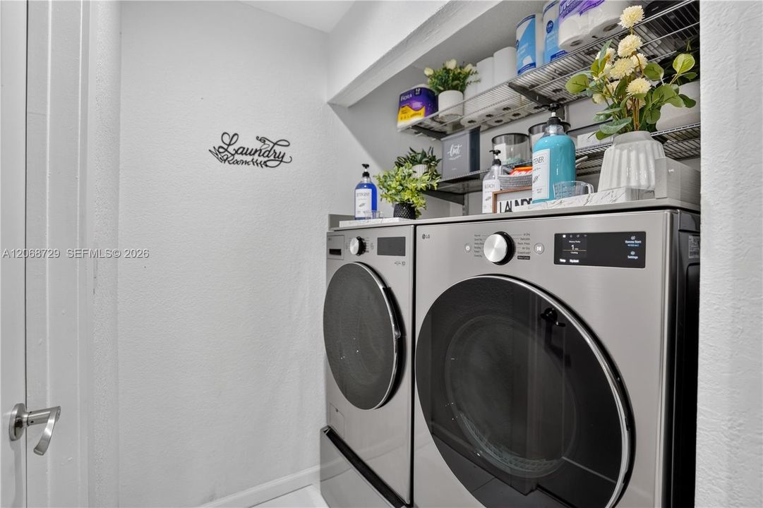 For Sale: $425,000 (3 beds, 2 baths, 1196 Square Feet)