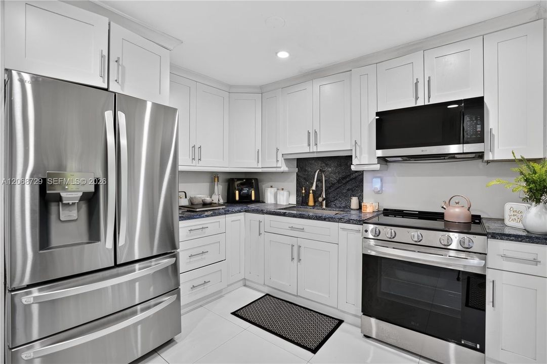 For Sale: $425,000 (3 beds, 2 baths, 1196 Square Feet)
