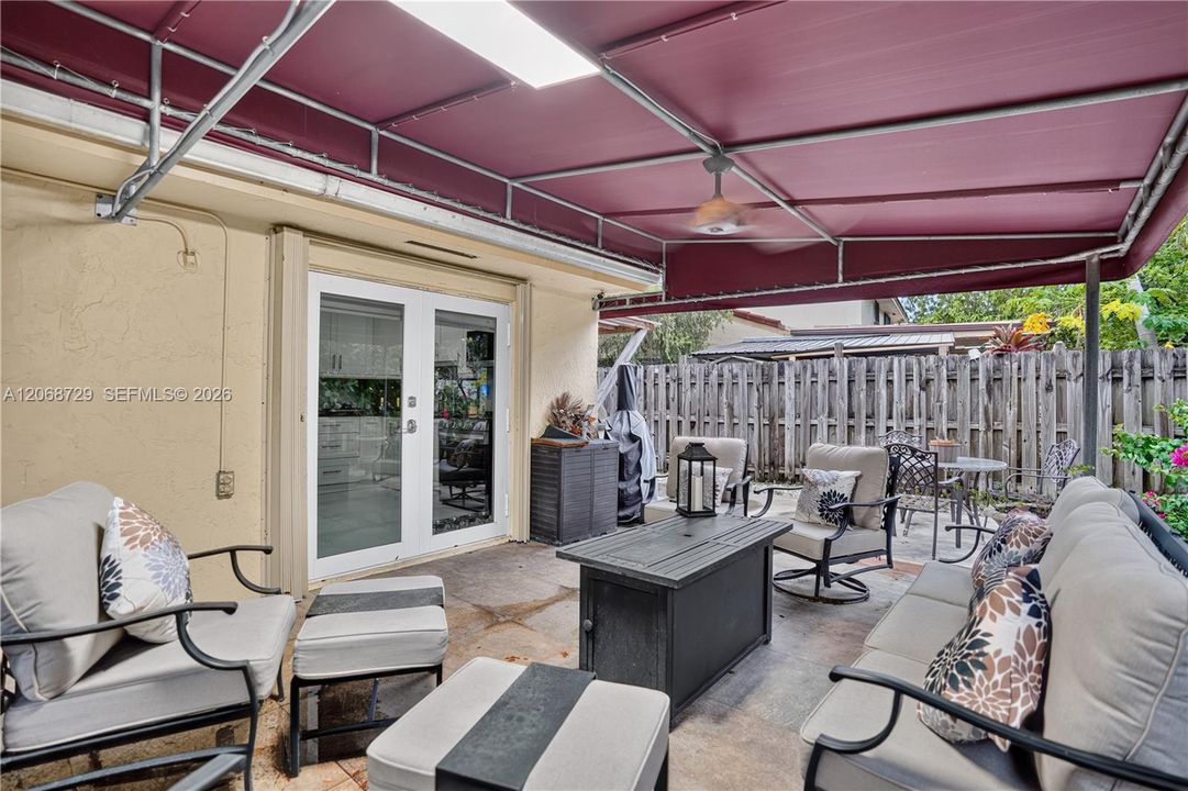 For Sale: $425,000 (3 beds, 2 baths, 1196 Square Feet)