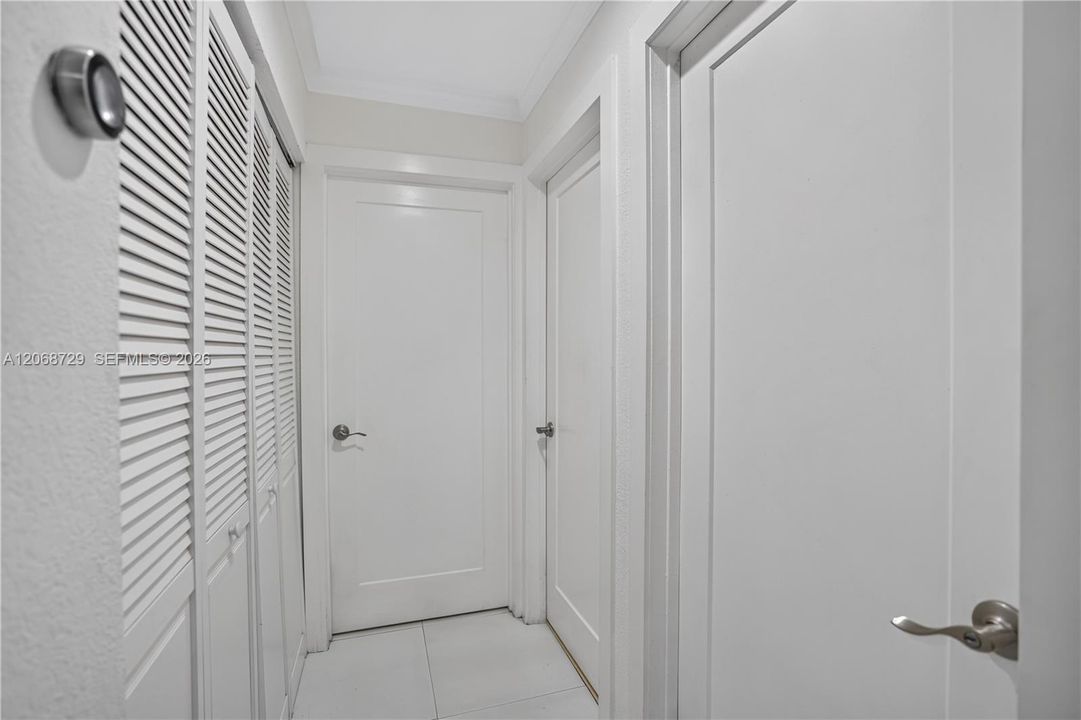 For Sale: $425,000 (3 beds, 2 baths, 1196 Square Feet)