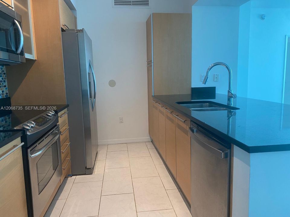 В аренду: $4,650 (2 спален, 2 ванн, 1289 Квадратных фут)