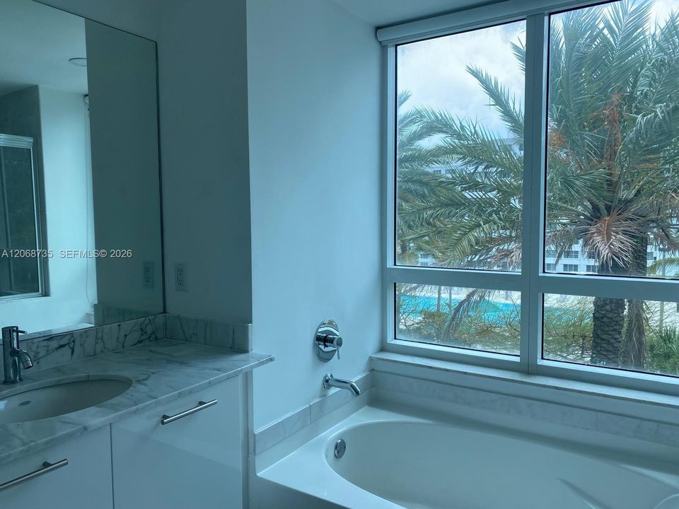 В аренду: $4,650 (2 спален, 2 ванн, 1289 Квадратных фут)