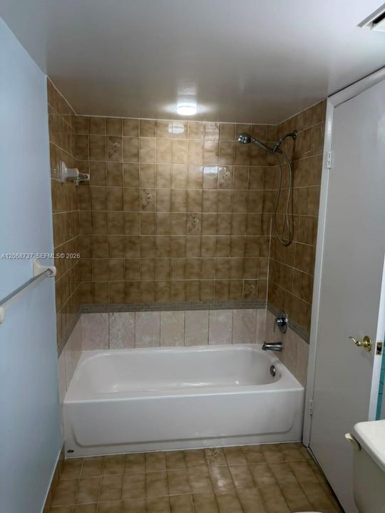 For Sale: $239,886 (2 beds, 2 baths, 898 Square Feet)