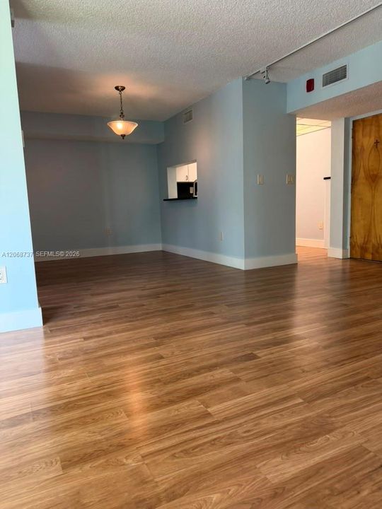 For Sale: $239,886 (2 beds, 2 baths, 898 Square Feet)