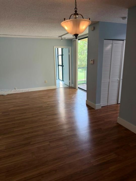For Sale: $239,886 (2 beds, 2 baths, 898 Square Feet)