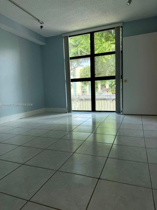 For Sale: $239,886 (2 beds, 2 baths, 898 Square Feet)