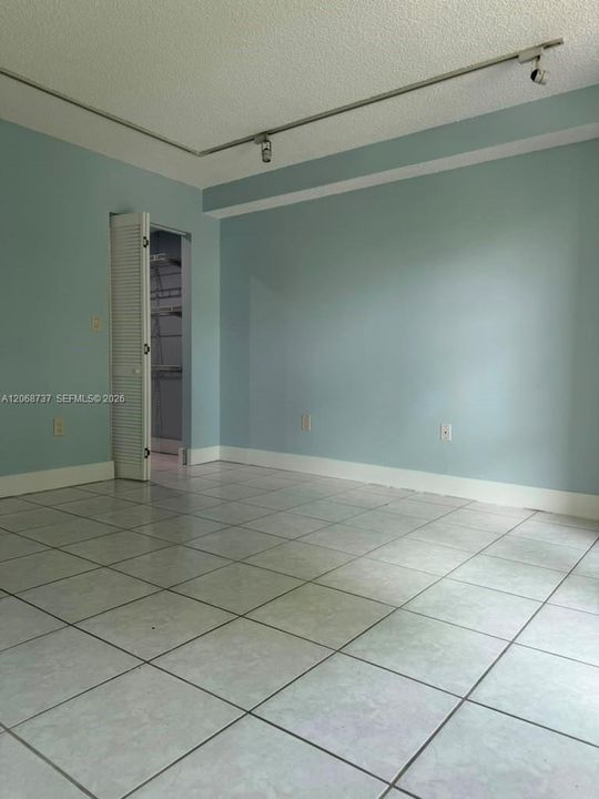 For Sale: $239,886 (2 beds, 2 baths, 898 Square Feet)