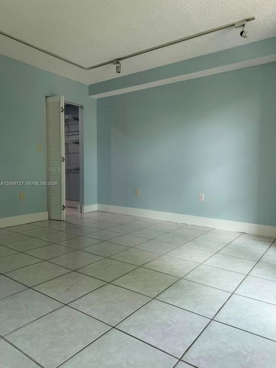 For Sale: $239,886 (2 beds, 2 baths, 898 Square Feet)