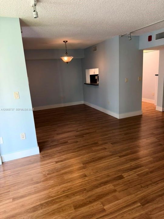 For Sale: $239,886 (2 beds, 2 baths, 898 Square Feet)