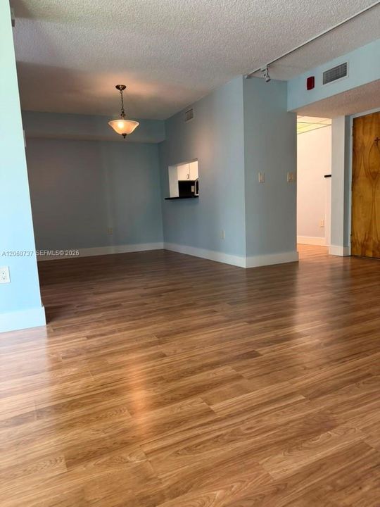 For Sale: $239,886 (2 beds, 2 baths, 898 Square Feet)
