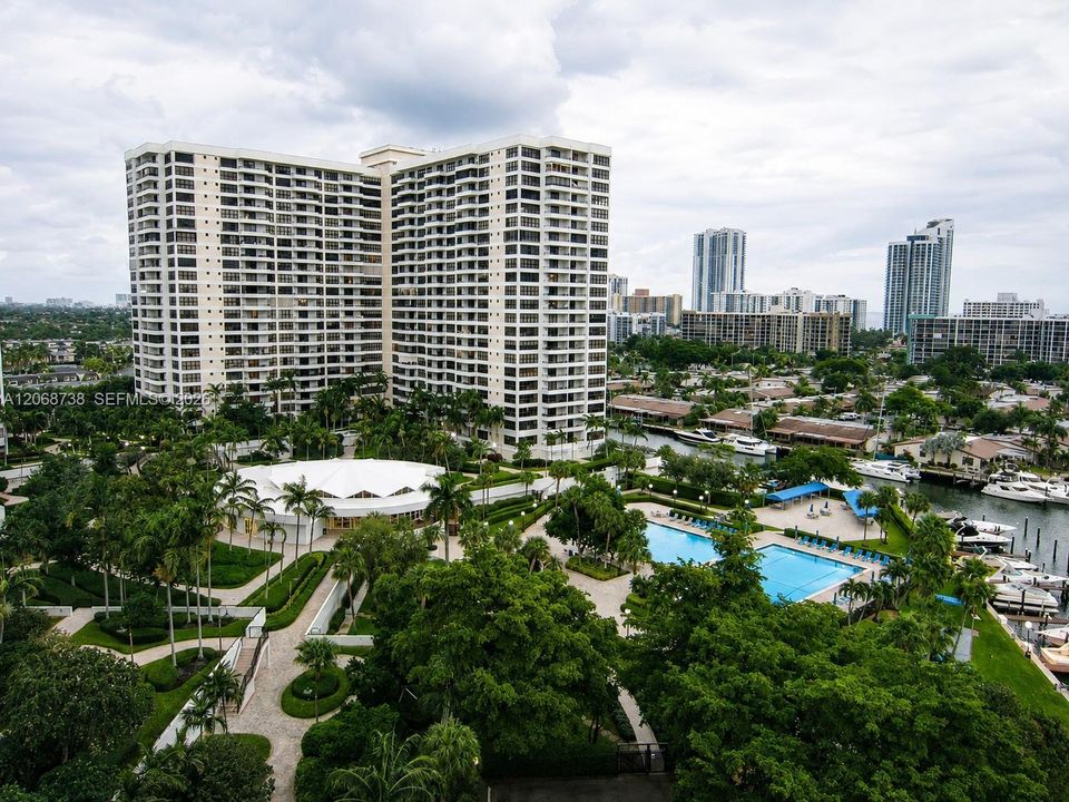 For Sale: $460,000 (2 beds, 2 baths, 1780 Square Feet)
