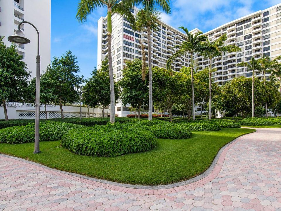 For Sale: $460,000 (2 beds, 2 baths, 1780 Square Feet)