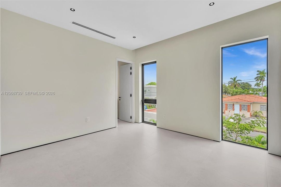 For Sale: $1,779,000 (4 beds, 4 baths, 2736 Square Feet)