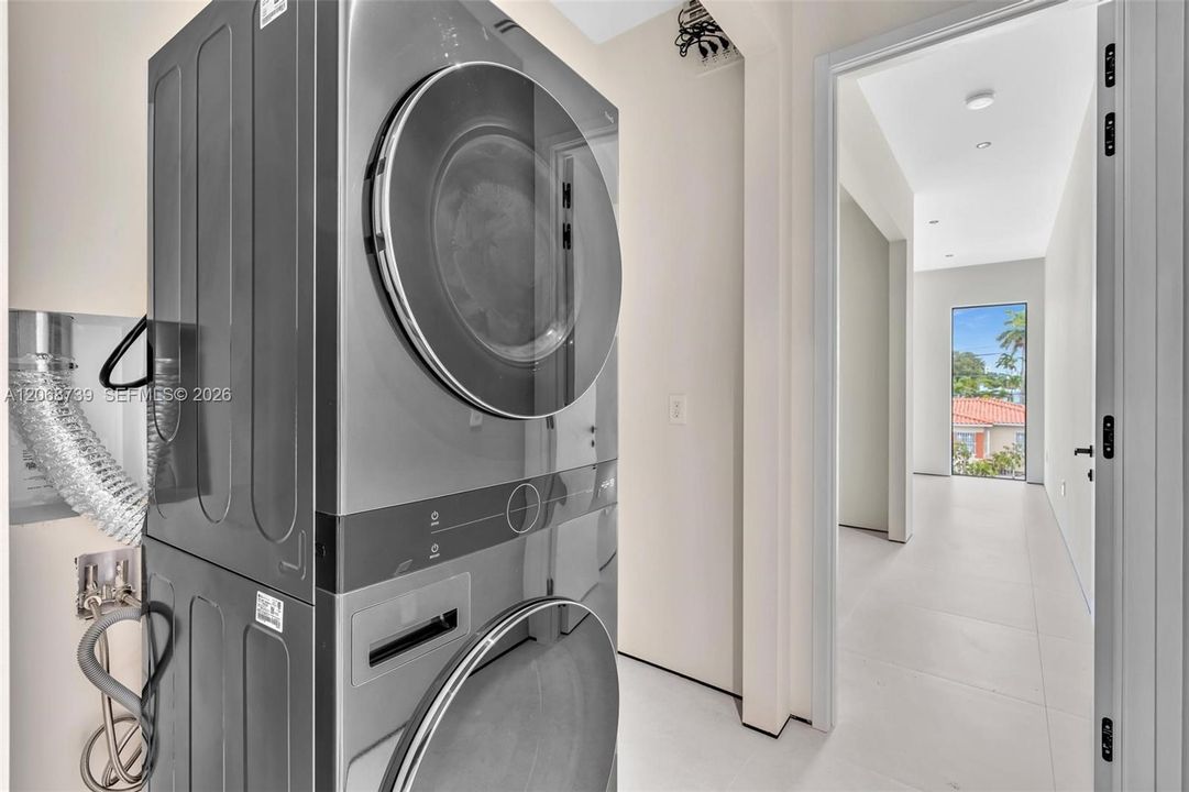 For Sale: $1,779,000 (4 beds, 4 baths, 2736 Square Feet)